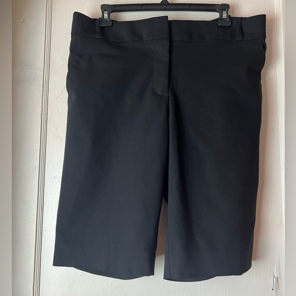 LOFT Pants - LOFT SZ 10 BERMUDA SHORTS BLACK DRESS PANT STYLING STRETCH FABRIC TRENDY STYLE